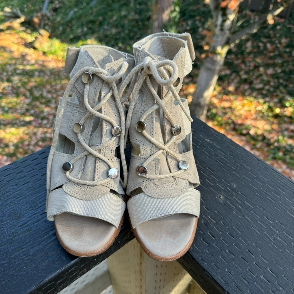 Sorel Women’s Nadia Lace Heeled Sandal in Ancient Fossil Size 7 - Picture 3 of 9